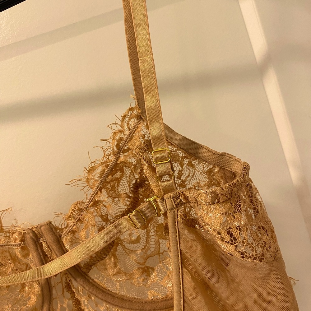 BNWOT Meshki Valerie lace bodysuit - Picture 4 of 7
